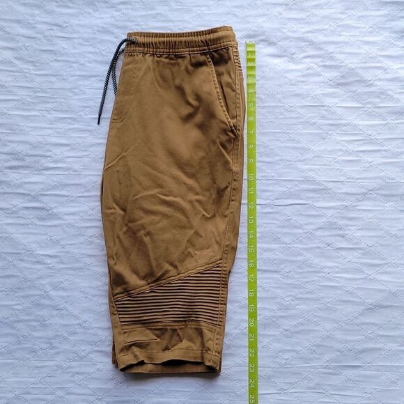 Khaki Carbon Shorts Size Medium - Picture 7 of 9